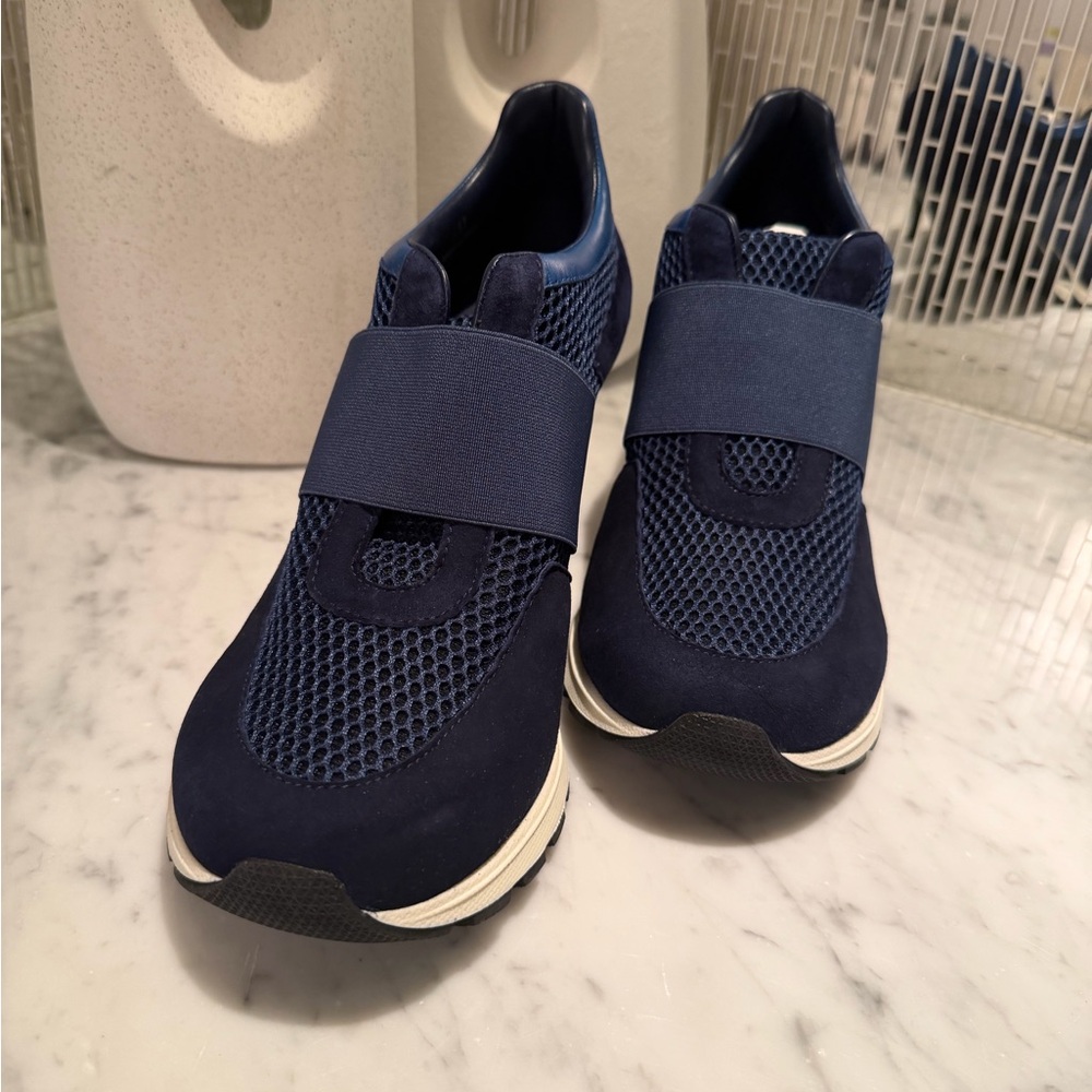 Slip-On Women's Mesh Sneakers in Navy Blue